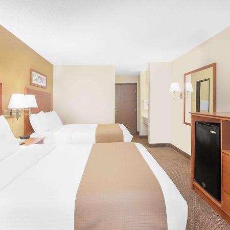 Baymont By Wyndham Port Huron Buitenkant foto